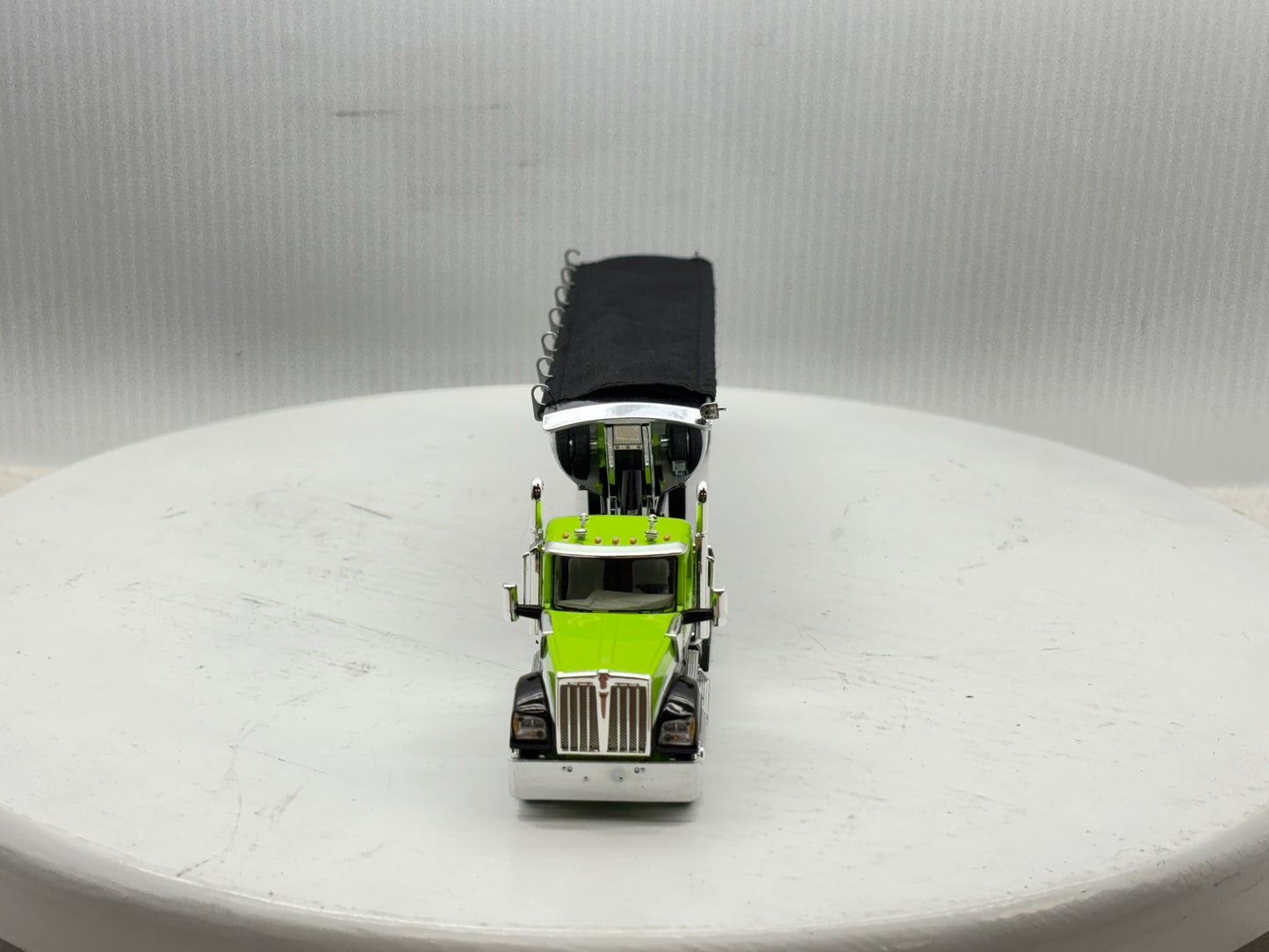 1/64 Kenworth W990 Day Cab (Green-Black)