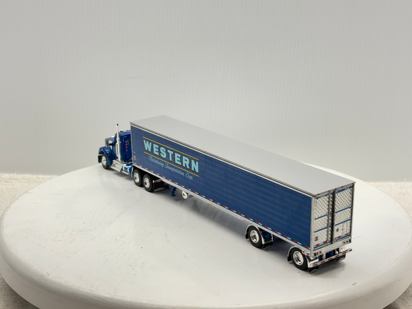 1/64 Kenworth W990 Day Cab (Western)