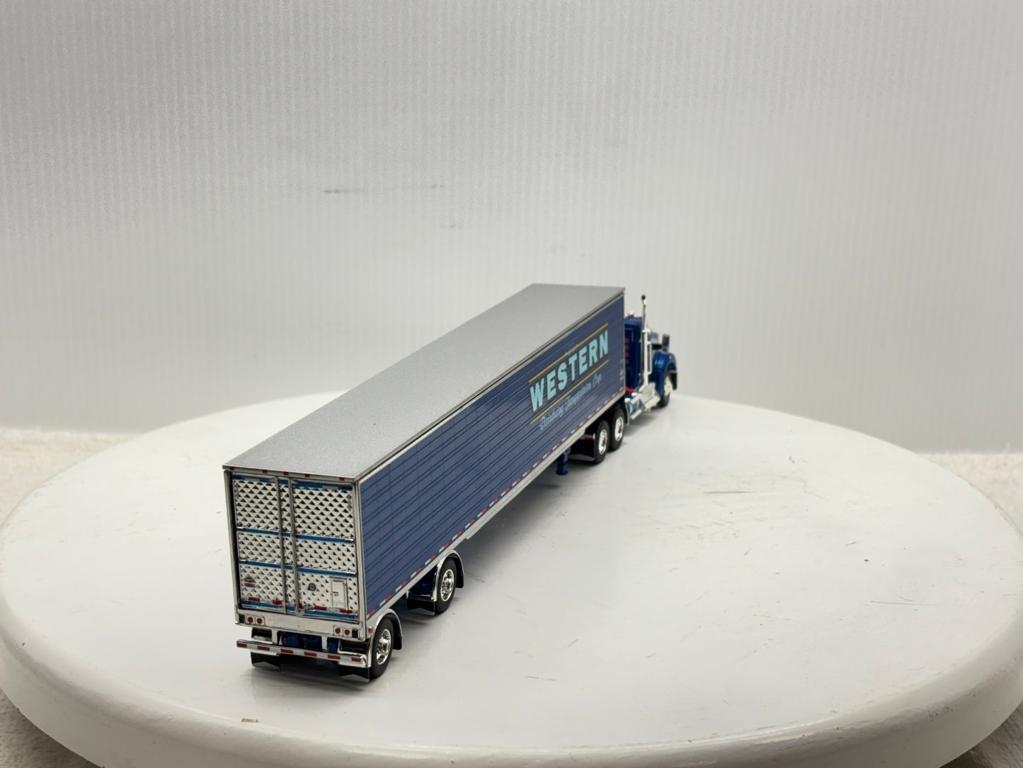 1/64 Kenworth W990 Day Cab (Western)