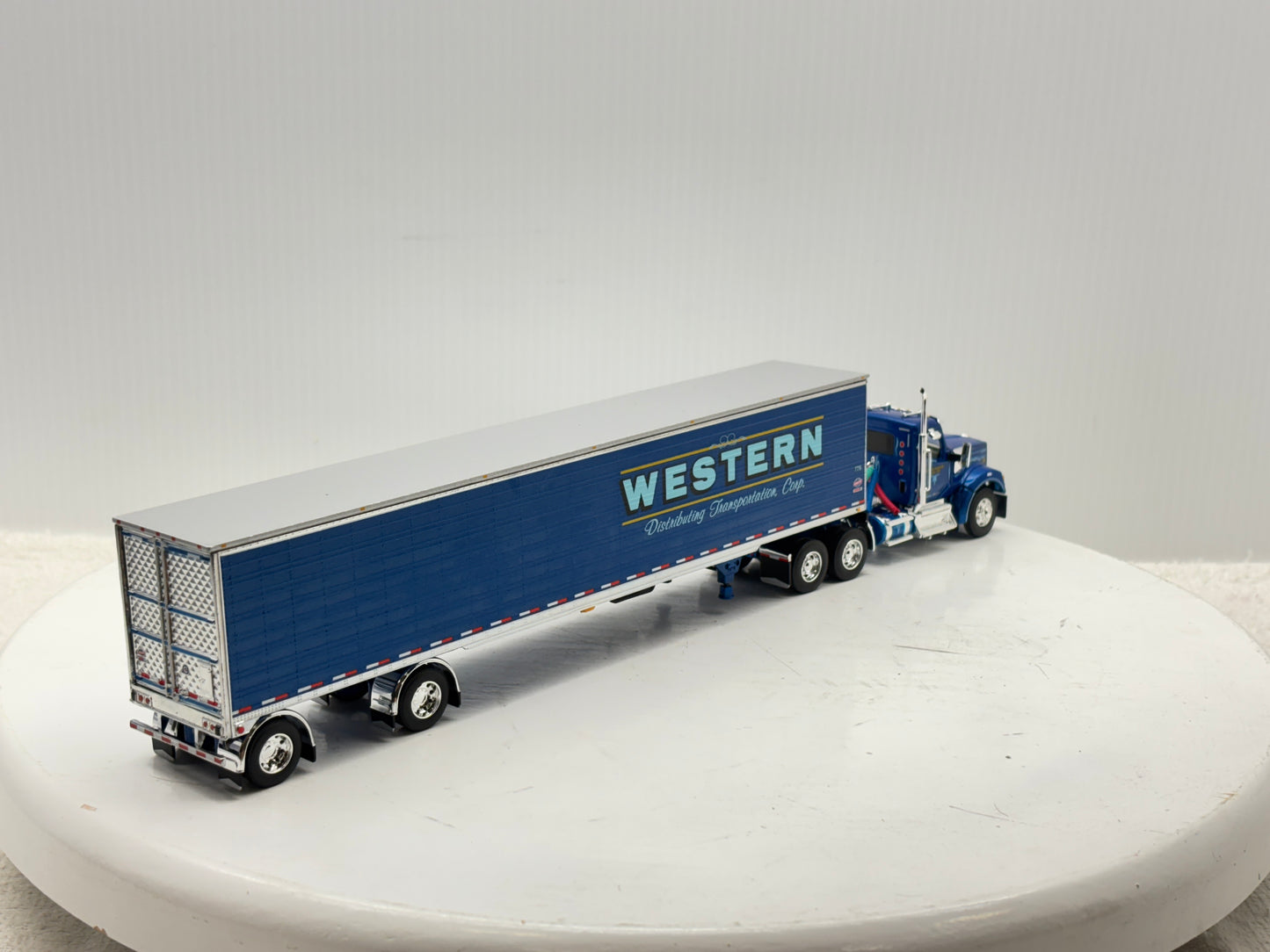 1/64 Kenworth W990 Day Cab (Western)