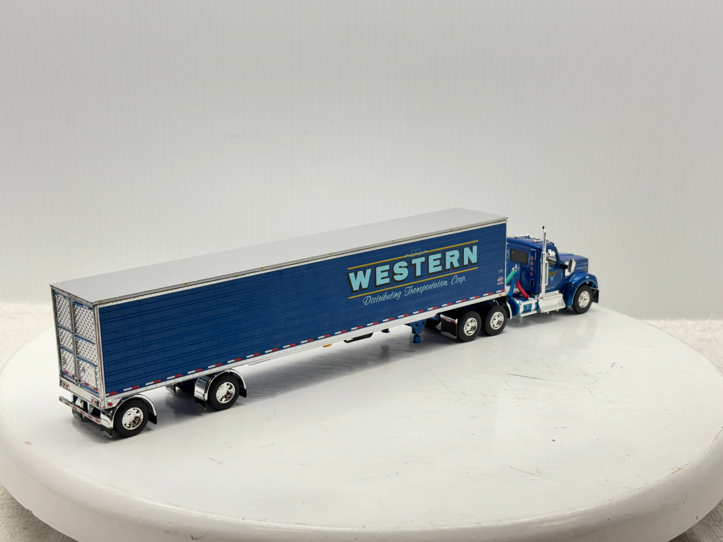 1/64 Kenworth W990 Day Cab (Western)