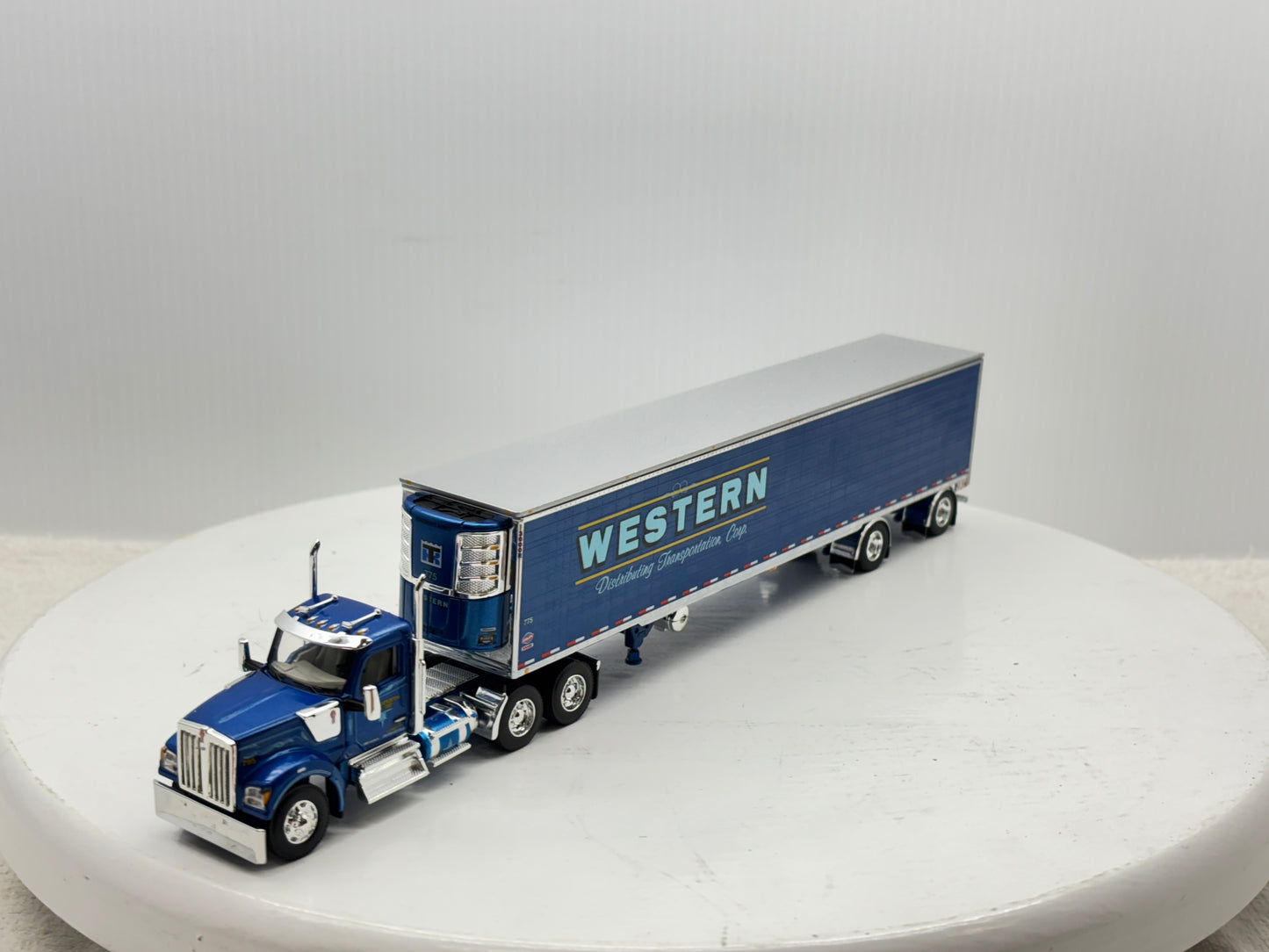 1/64 Kenworth W990 Day Cab (Western)