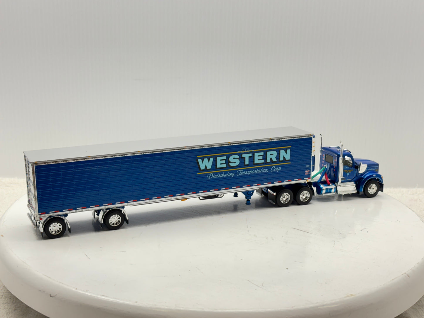 1/64 Kenworth W990 Day Cab (Western)