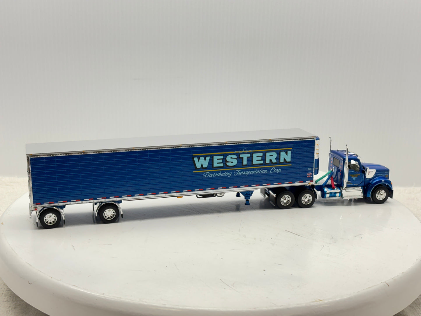 1/64 Kenworth W990 Day Cab (Western)