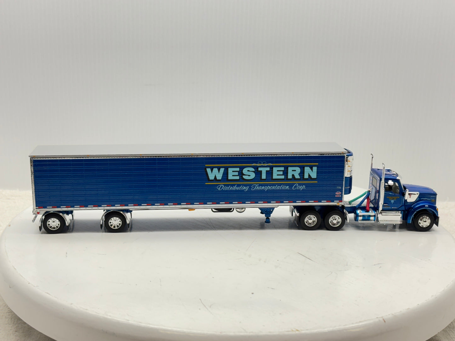 1/64 Kenworth W990 Day Cab (Western)
