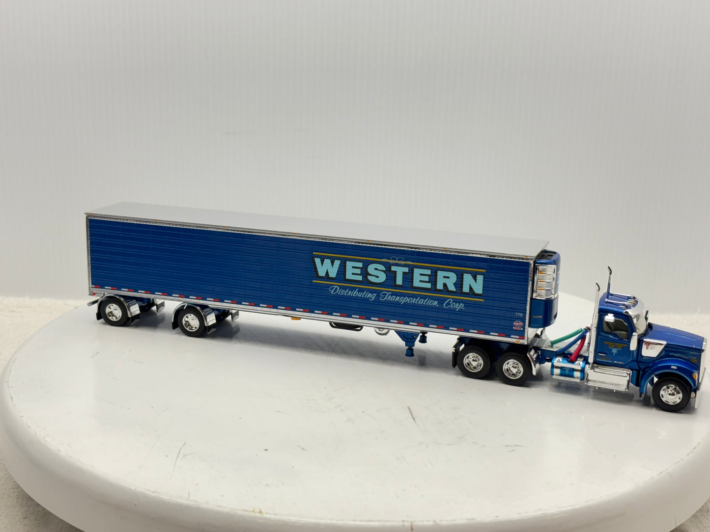 1/64 Kenworth W990 Day Cab (Western)