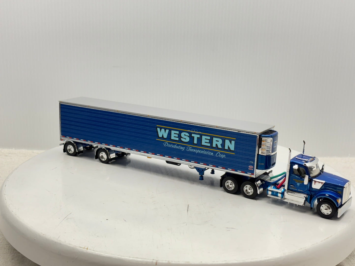 1/64 Kenworth W990 Day Cab (Western)