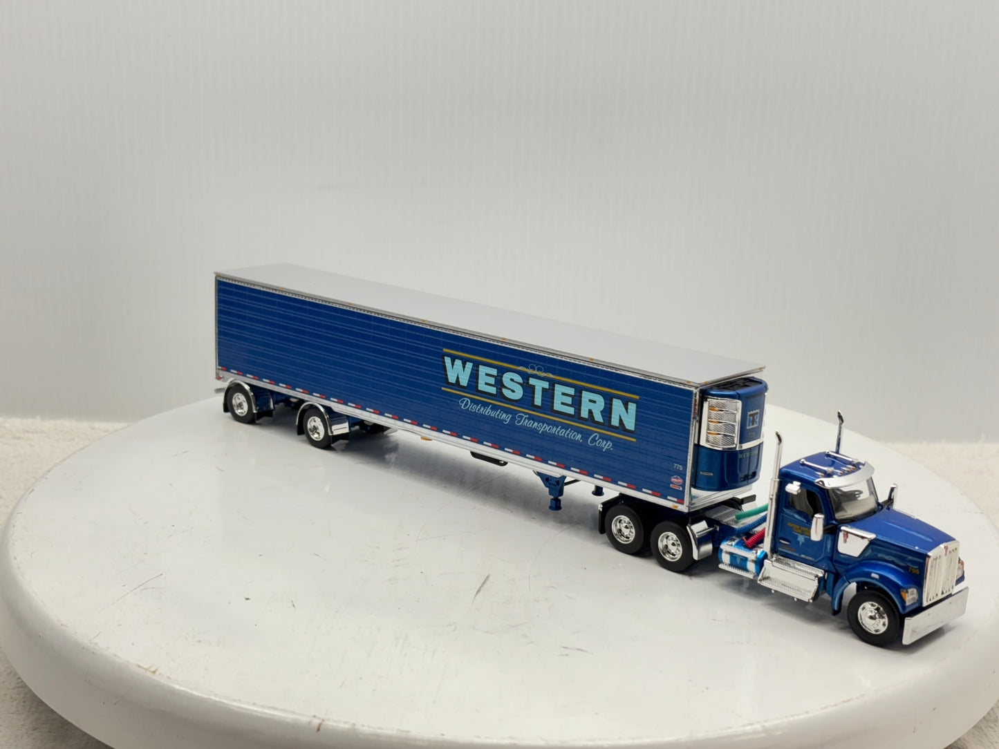 1/64 Kenworth W990 Day Cab (Western)