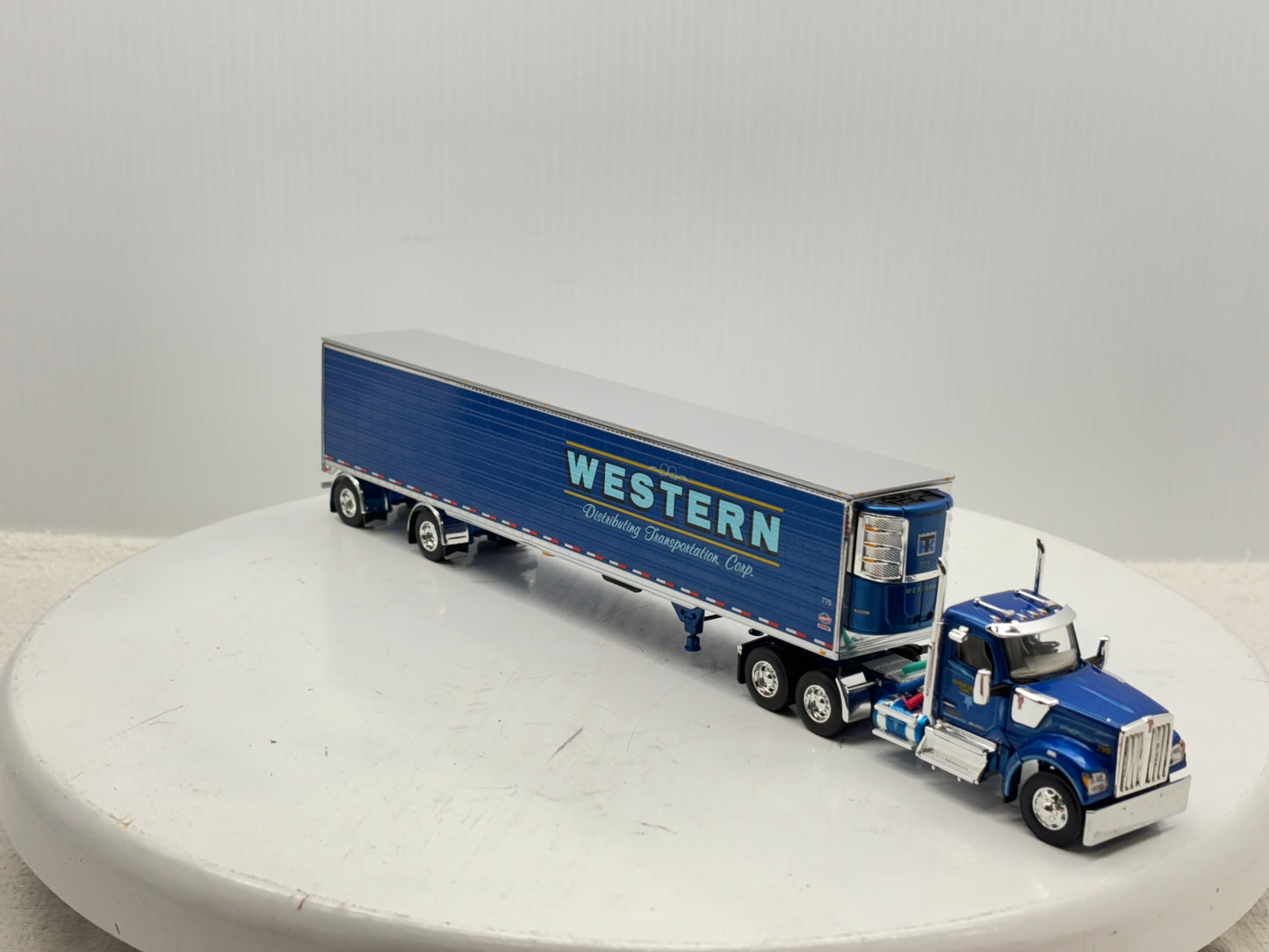 1/64 Kenworth W990 Day Cab (Western)