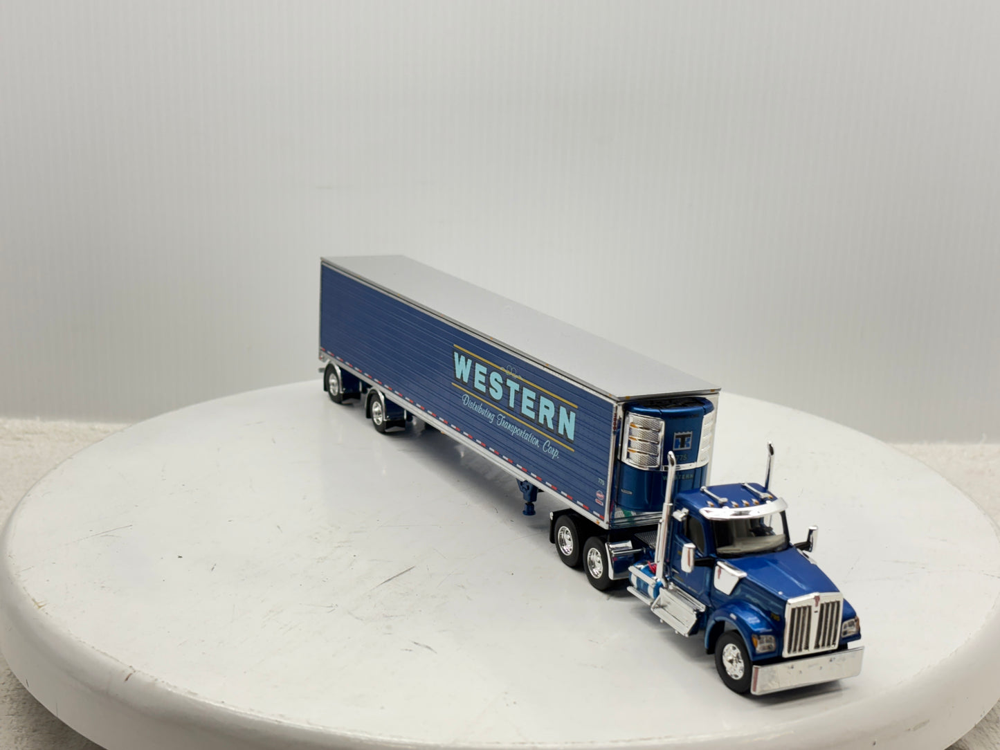 1/64 Kenworth W990 Day Cab (Western)