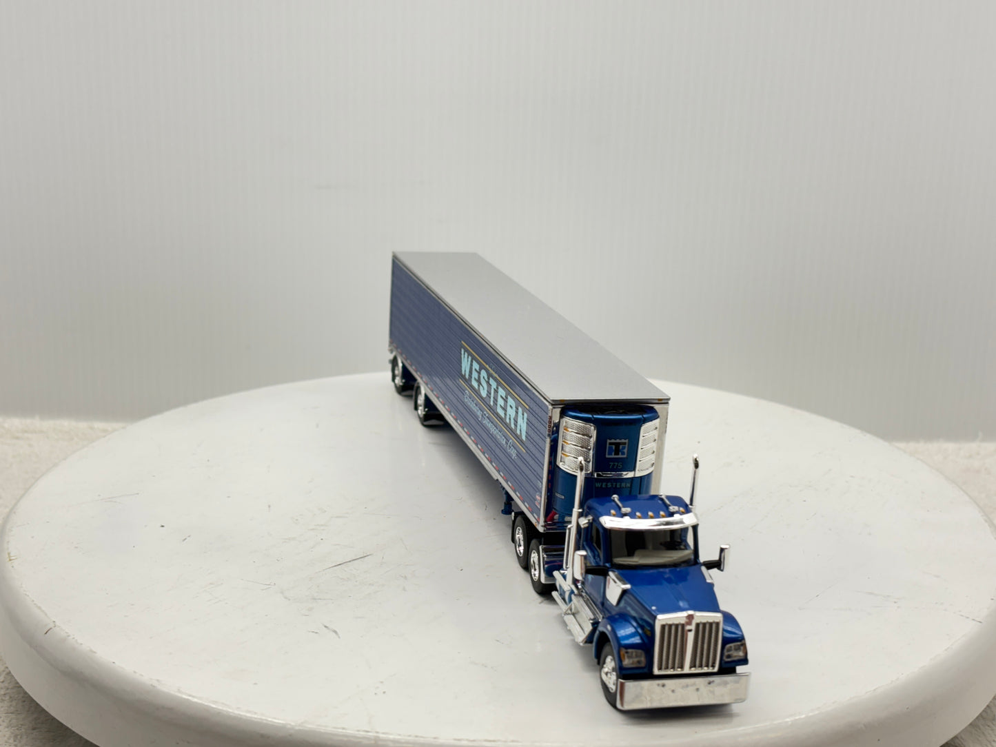 1/64 Kenworth W990 Day Cab (Western)