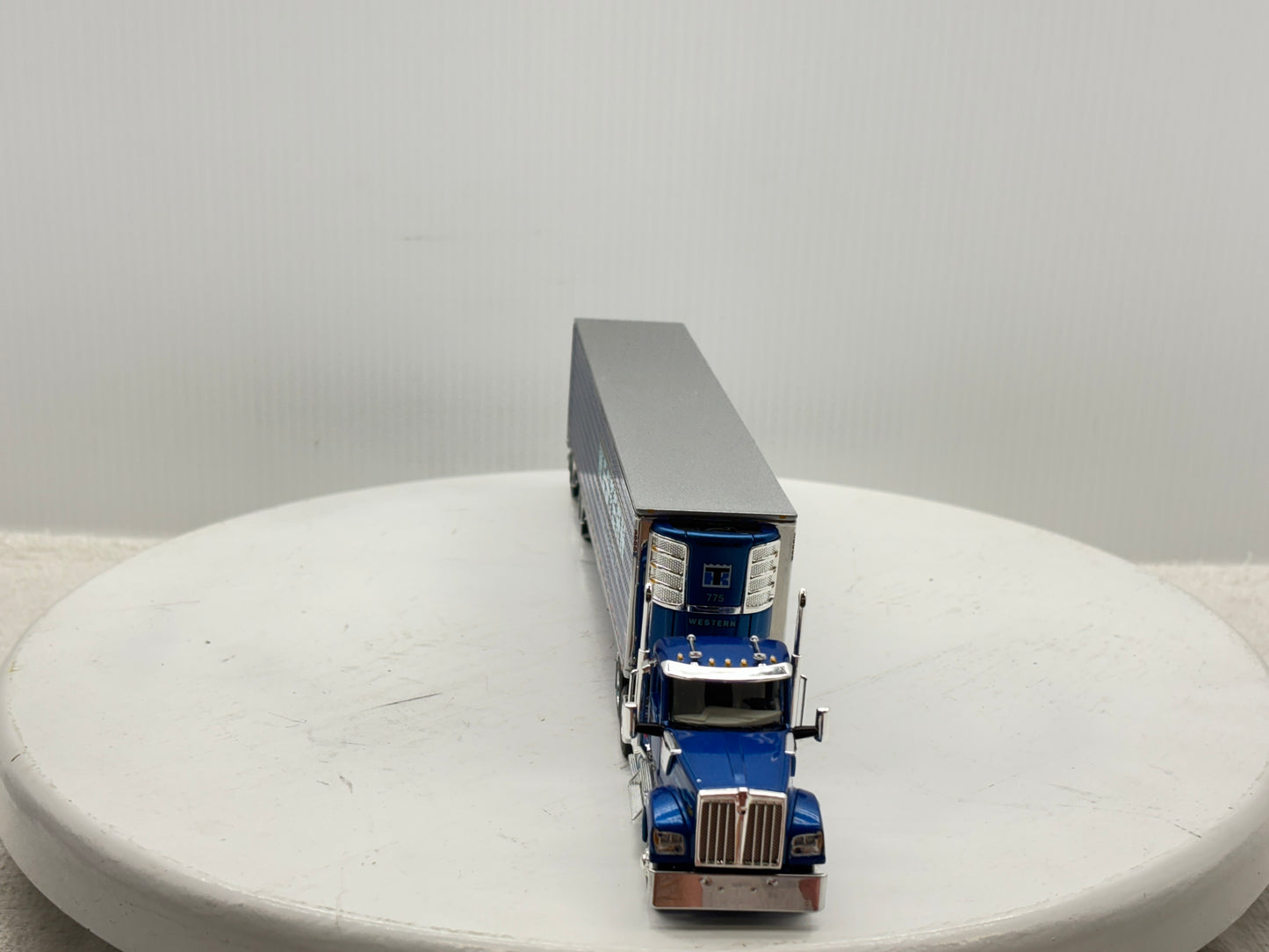 1/64 Kenworth W990 Day Cab (Western)