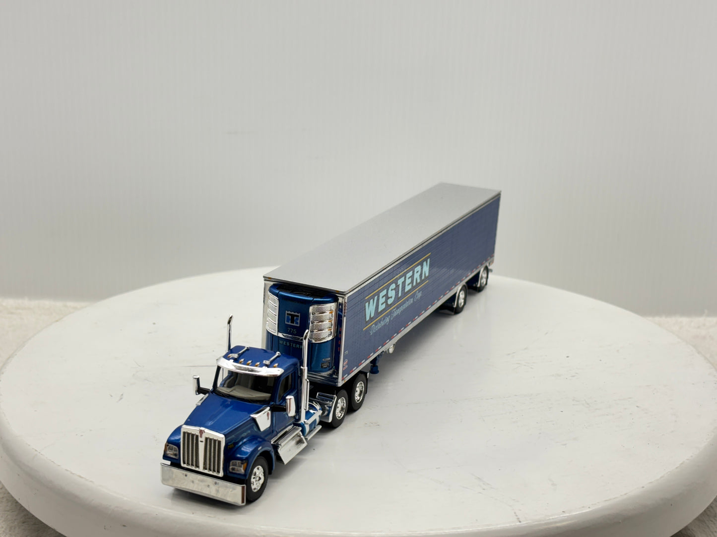 1/64 Kenworth W990 Day Cab (Western)