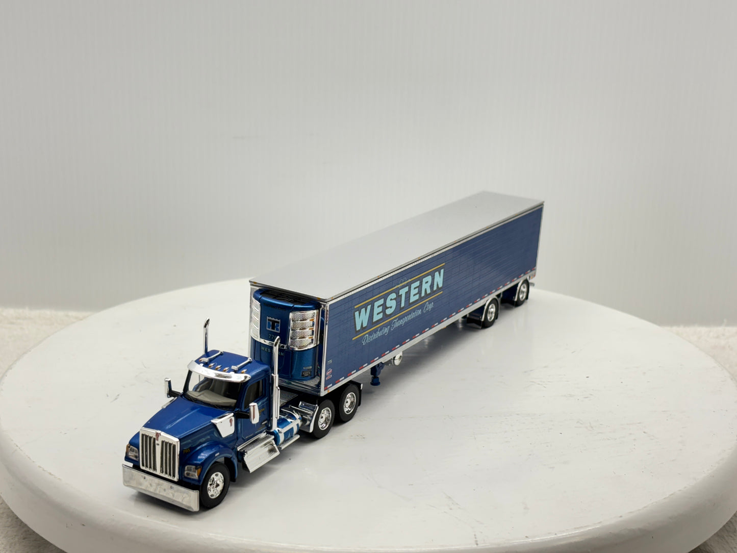1/64 Kenworth W990 Day Cab (Western)