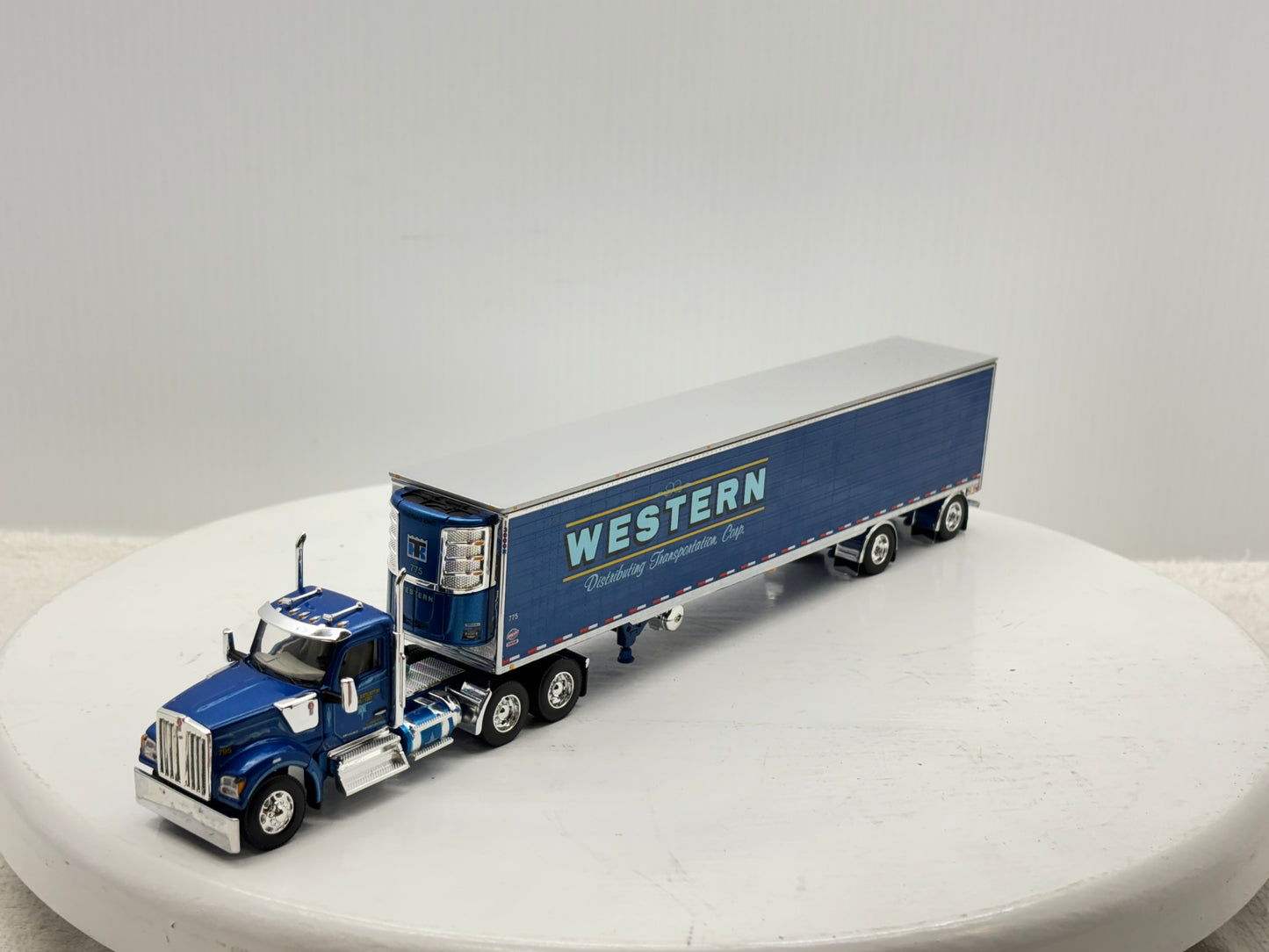 1/64 Kenworth W990 Day Cab (Western)