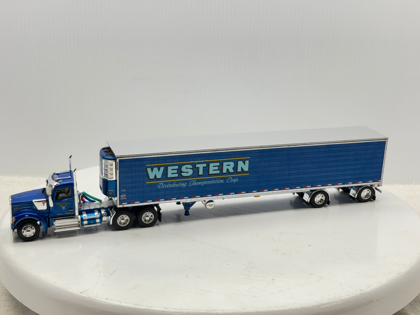 1/64 Kenworth W990 Day Cab (Western)