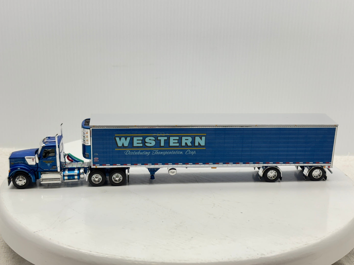 1/64 Kenworth W990 Day Cab (Western)