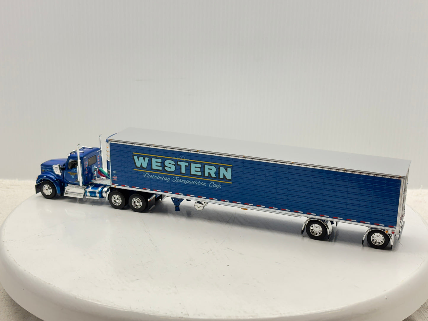 1/64 Kenworth W990 Day Cab (Western)