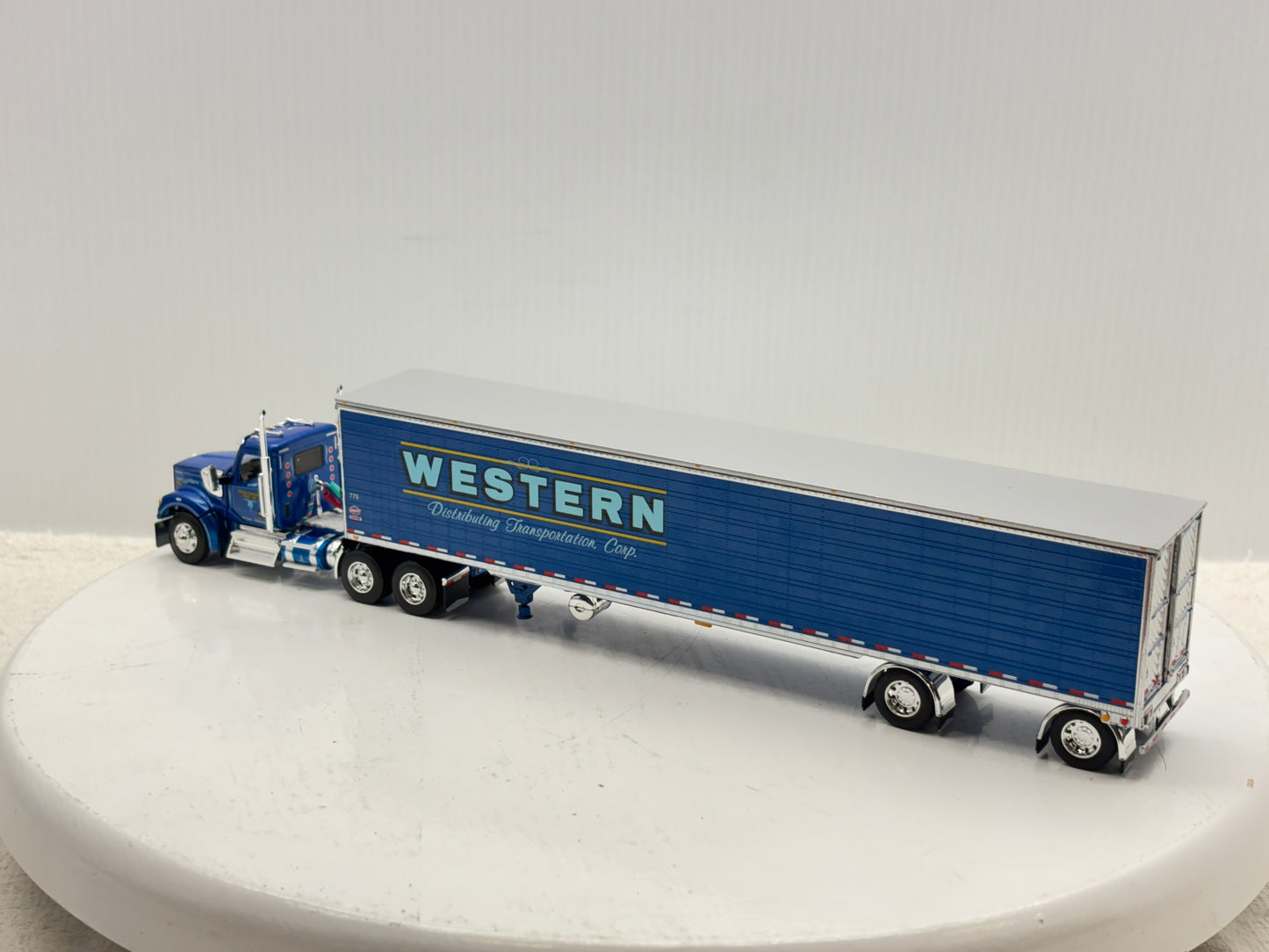 1/64 Kenworth W990 Day Cab (Western)