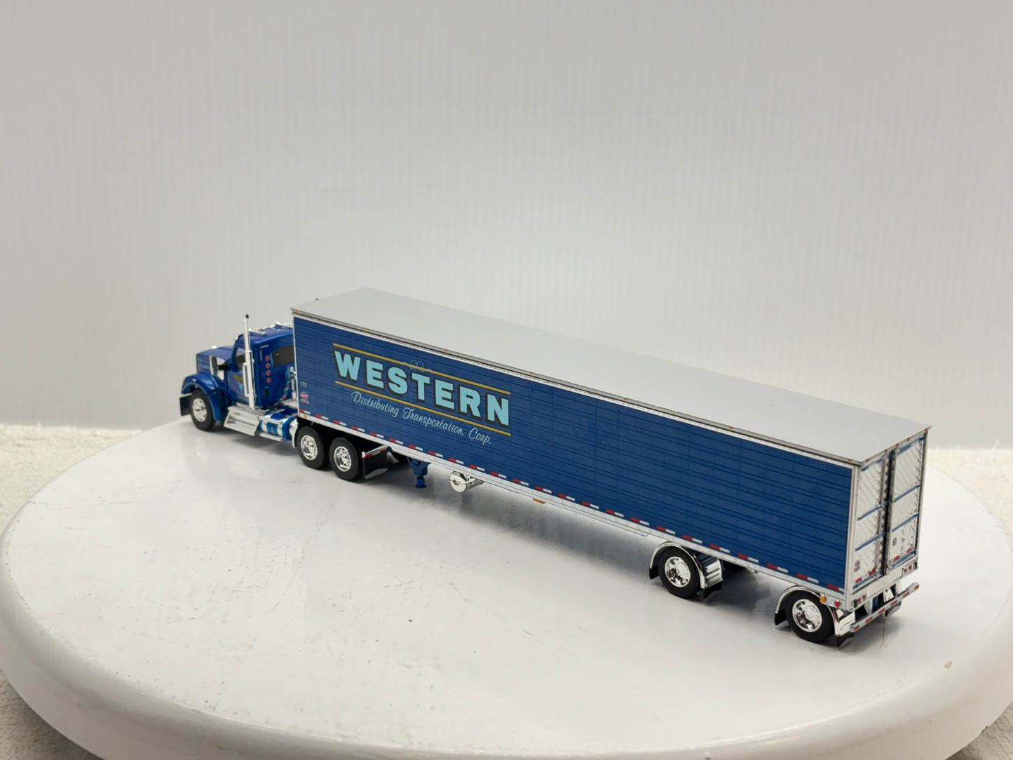 1/64 Kenworth W990 Day Cab (Western)