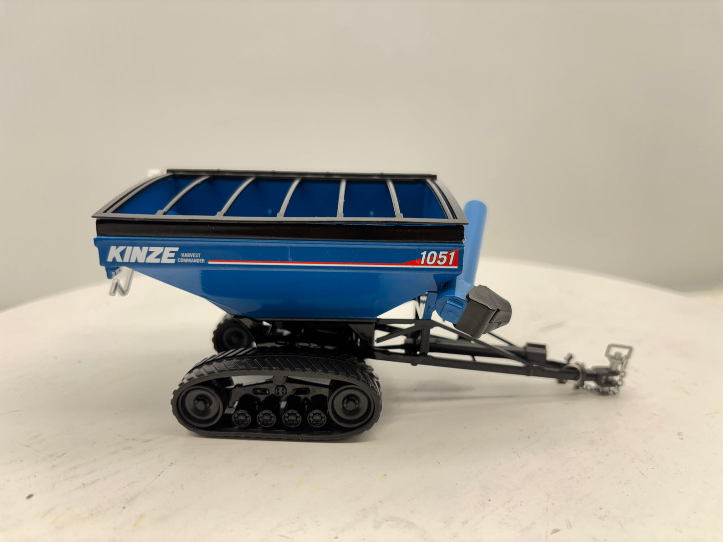 1/64 Kinze 1051 Tracked Grain Cart