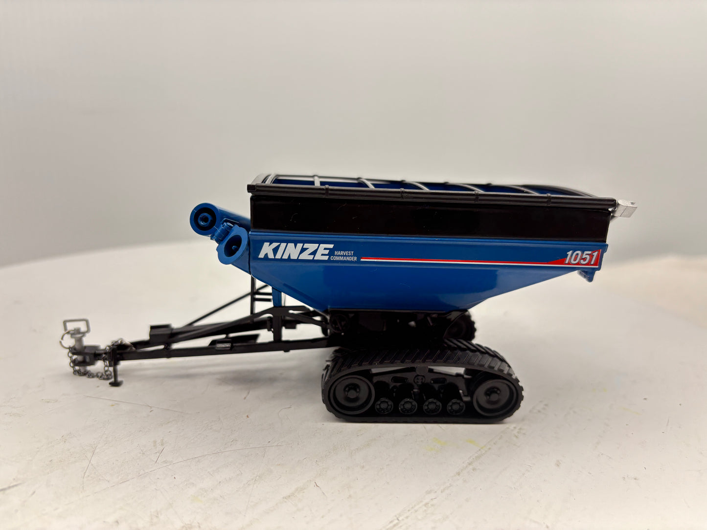 1/64 Kinze 1051 Tracked Grain Cart