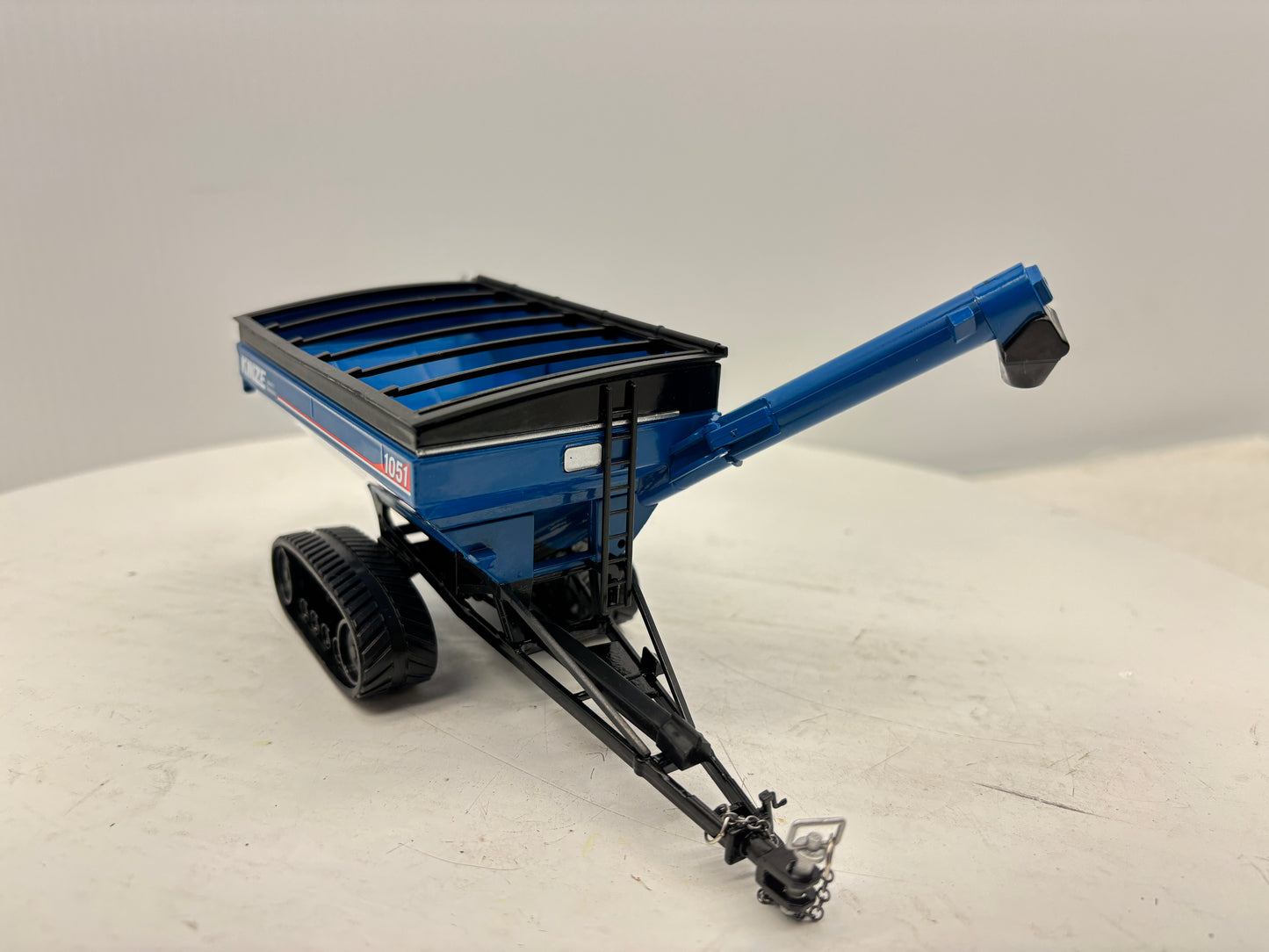 1/64 Kinze 1051 Tracked Grain Cart