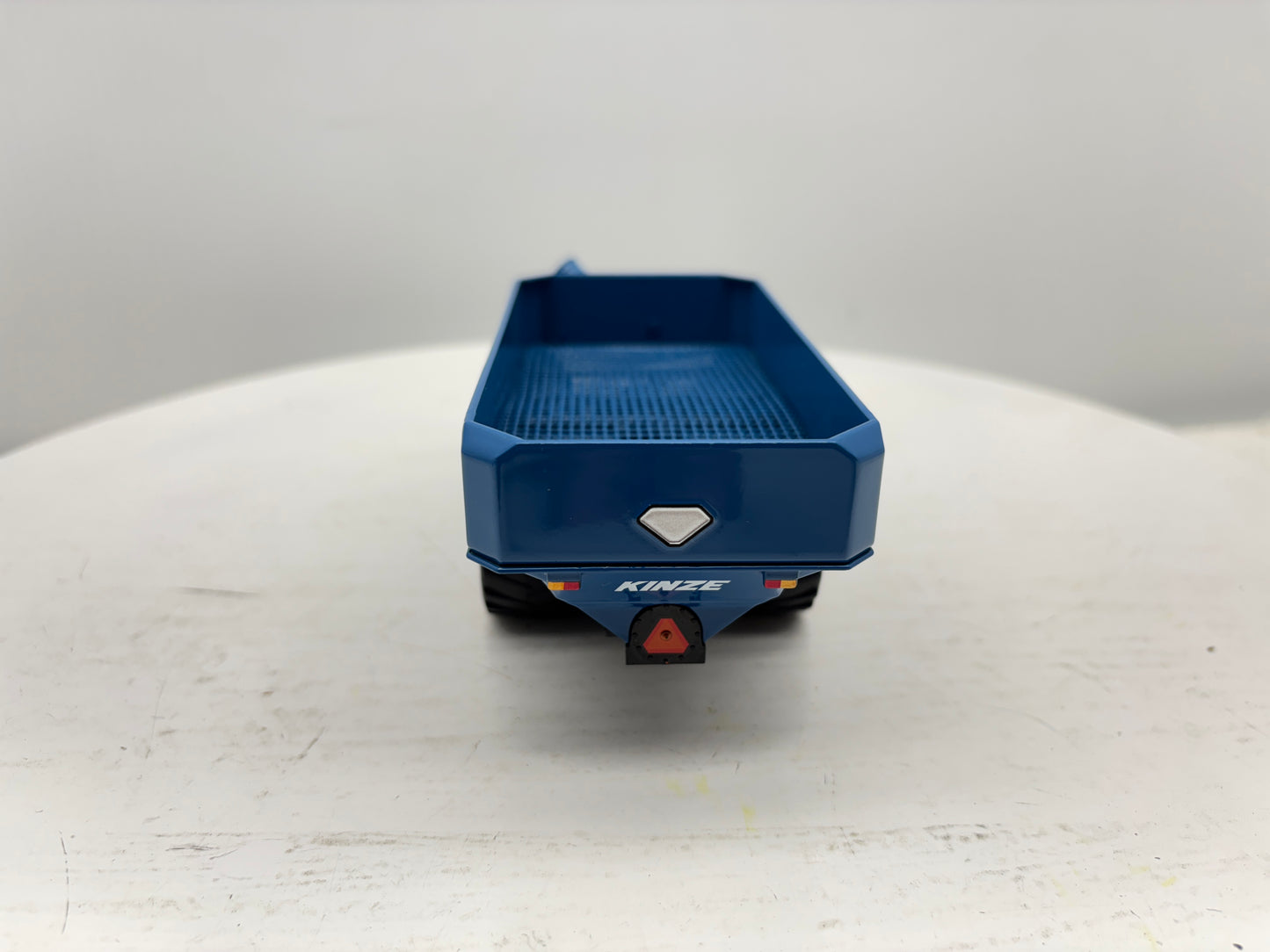 1/64 Kinze 1305 Wheeled Grain Cart