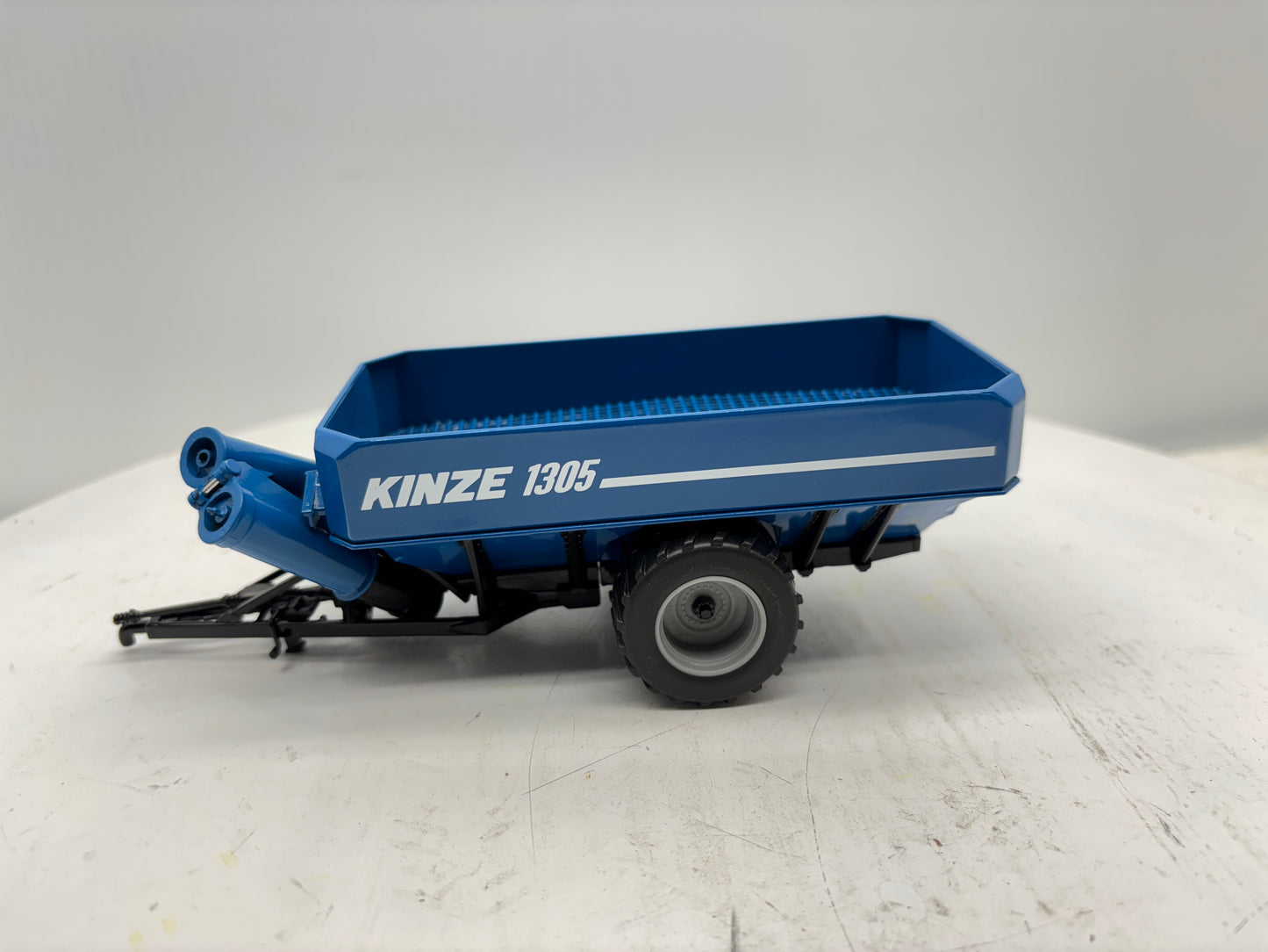 1/64 Kinze 1305 Wheeled Grain Cart