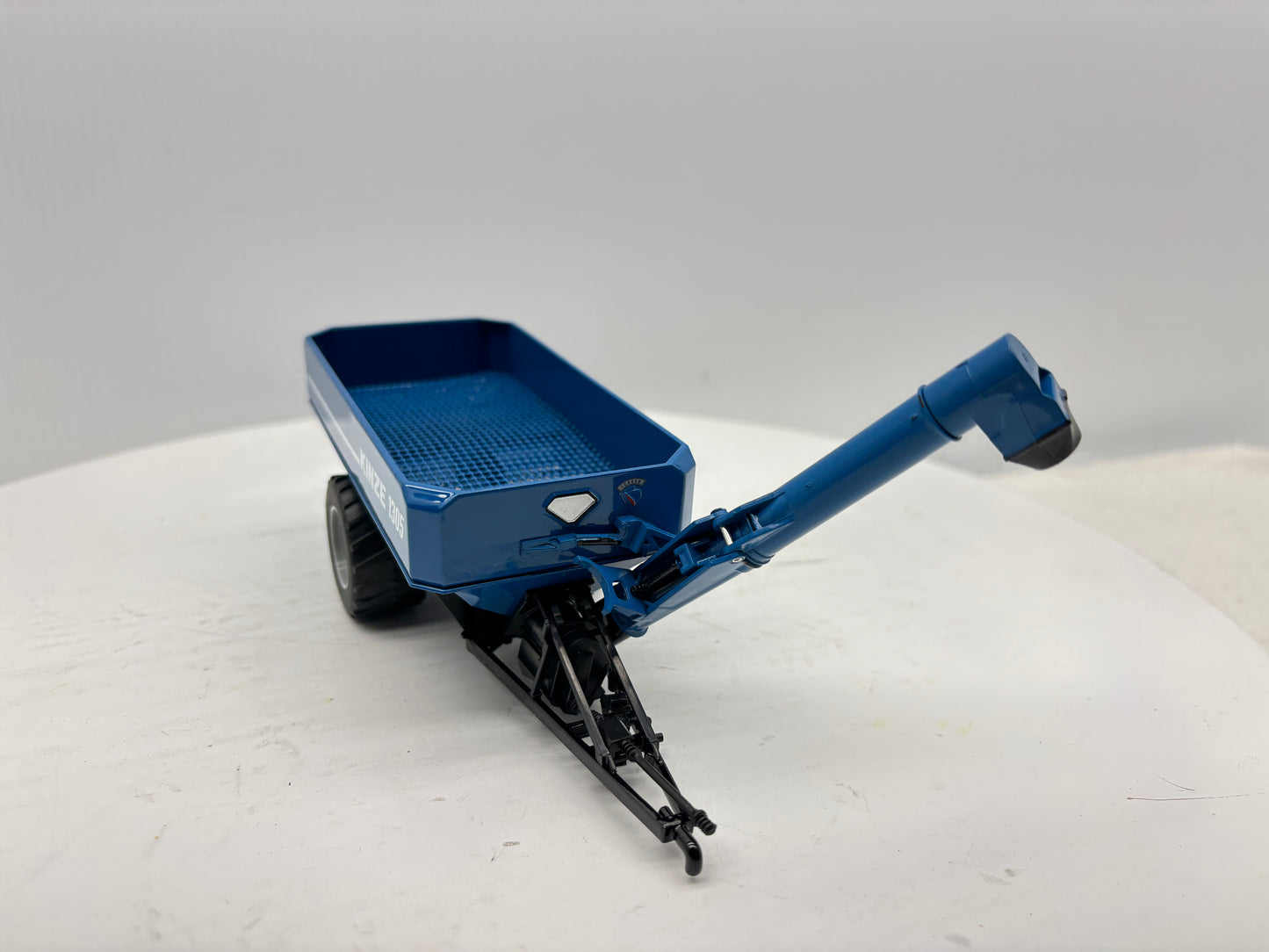 1/64 Kinze 1305 Wheeled Grain Cart