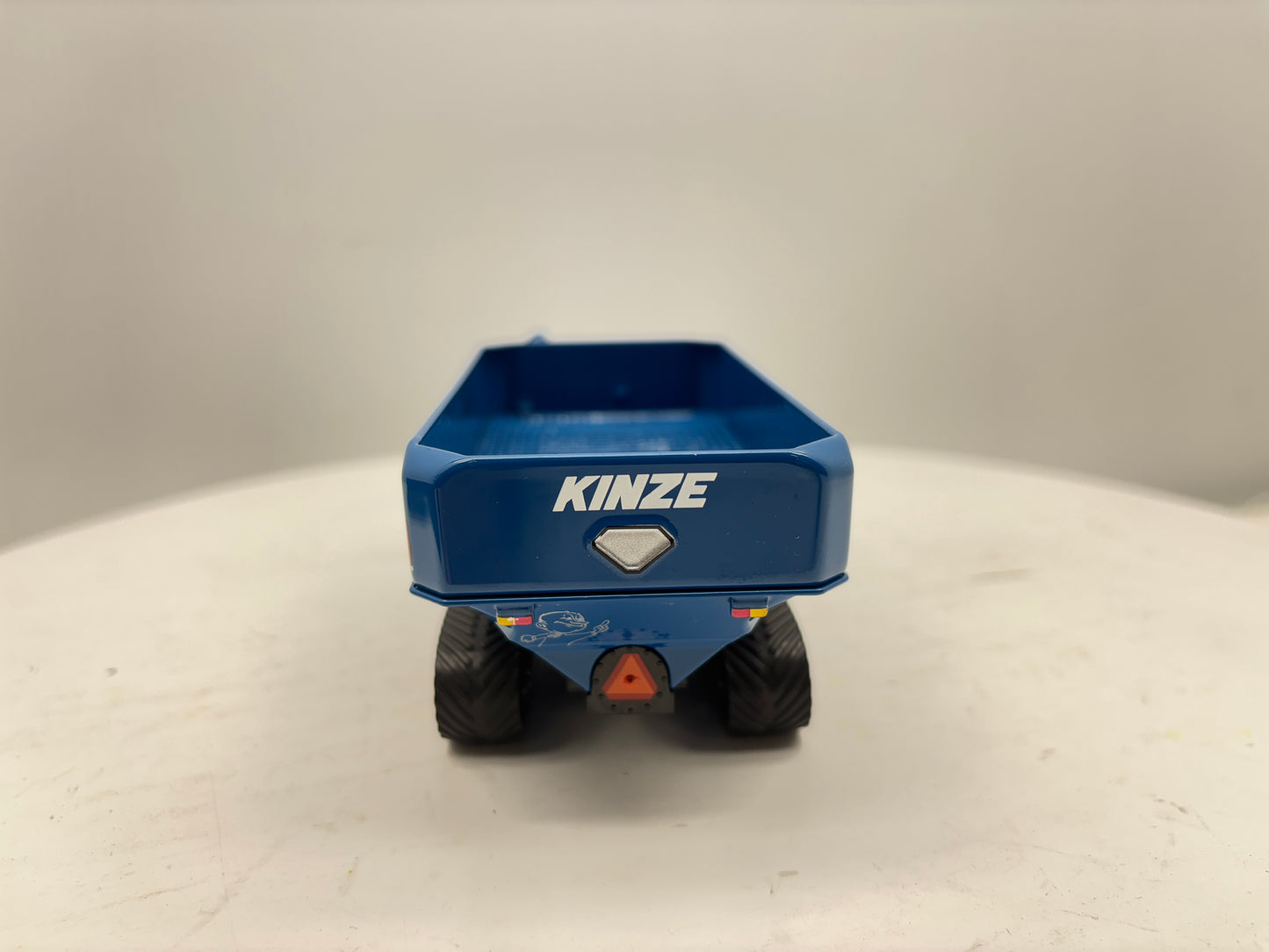 1/64 Kinze 1521 Tracked Grain Cart