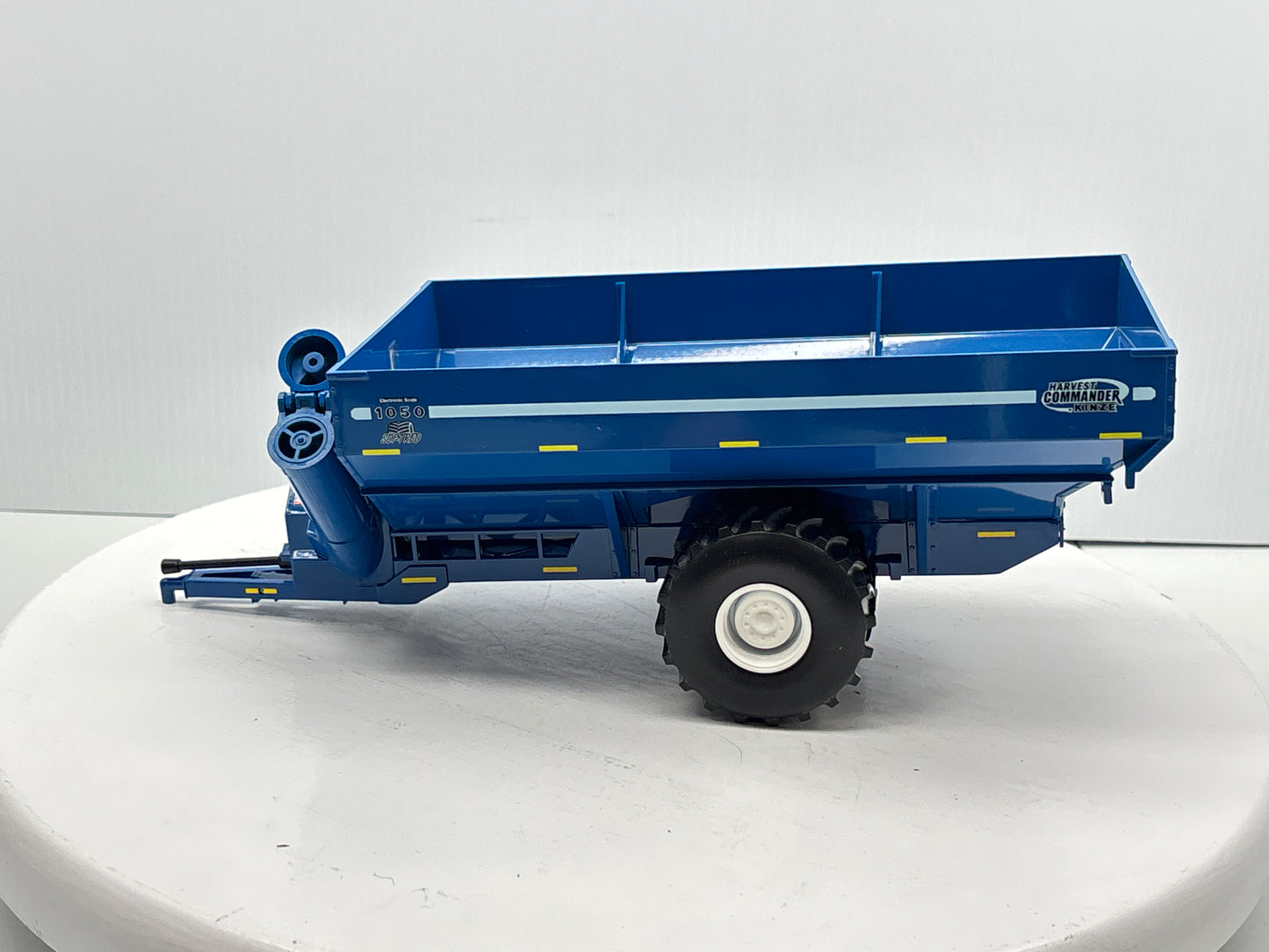 1/32 Kinze 1050 Vintage Grain Cart