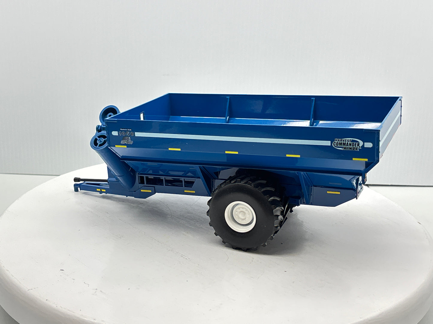 1/32 Kinze 1050 Vintage Grain Cart