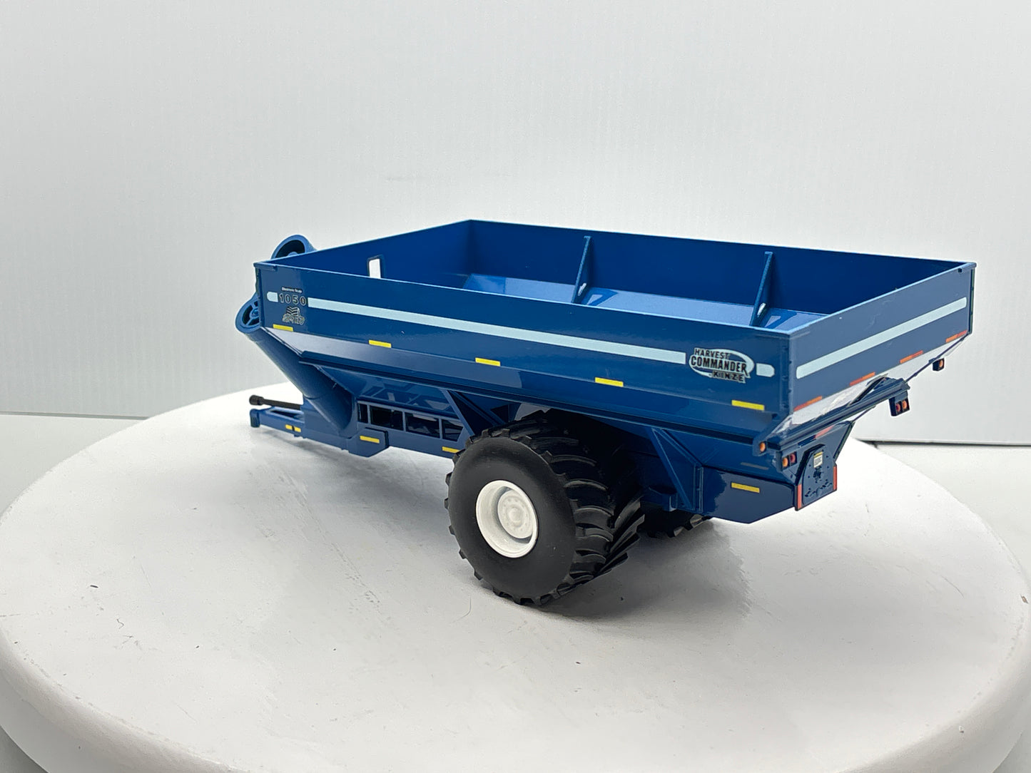 1/32 Kinze 1050 Vintage Grain Cart