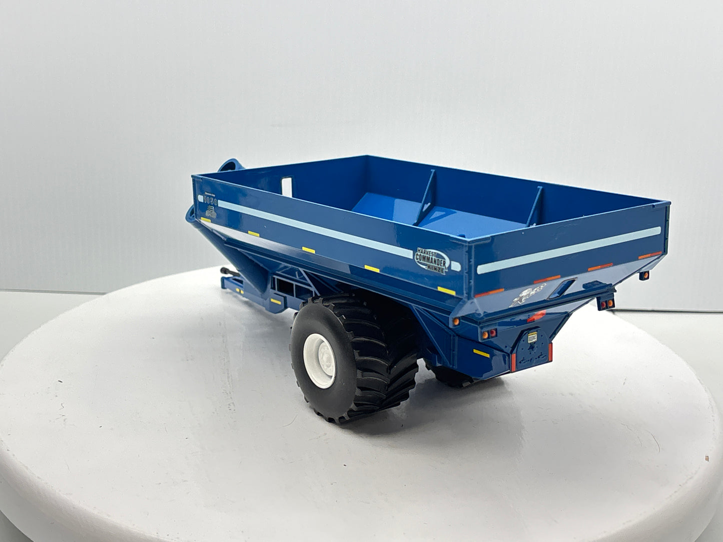 1/32 Kinze 1050 Vintage Grain Cart