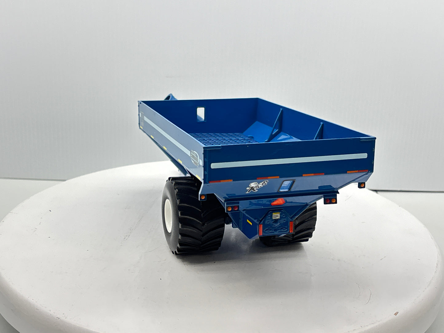 1/32 Kinze 1050 Vintage Grain Cart