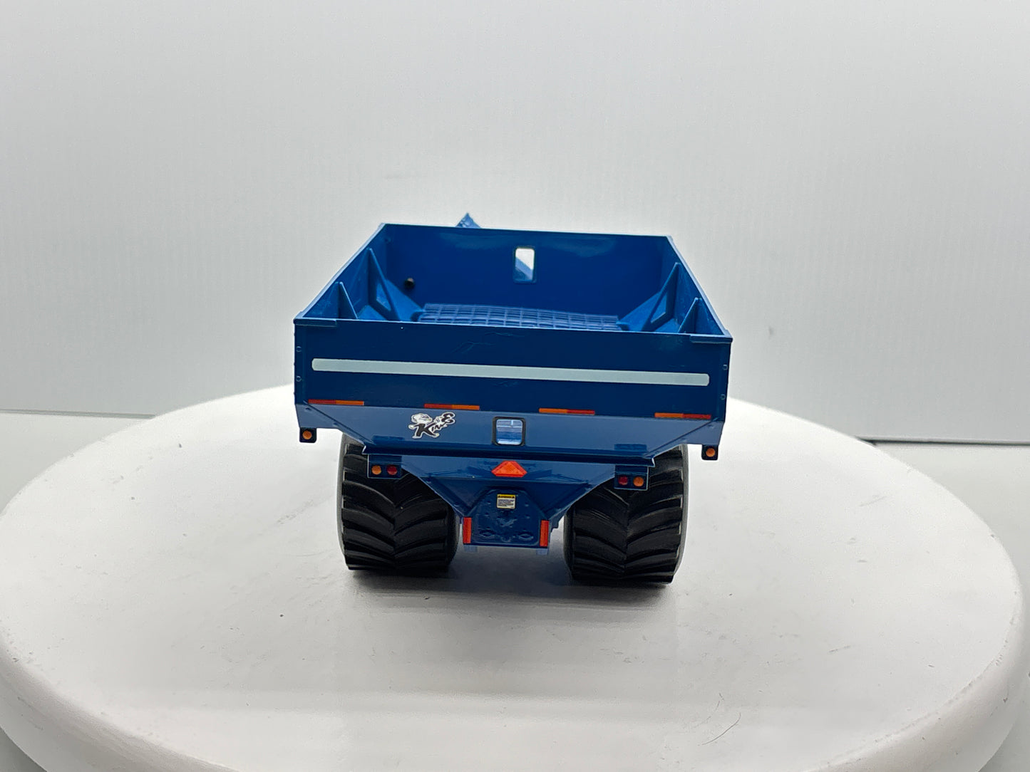 1/32 Kinze 1050 Vintage Grain Cart