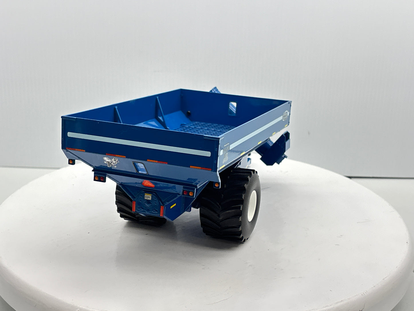 1/32 Kinze 1050 Vintage Grain Cart