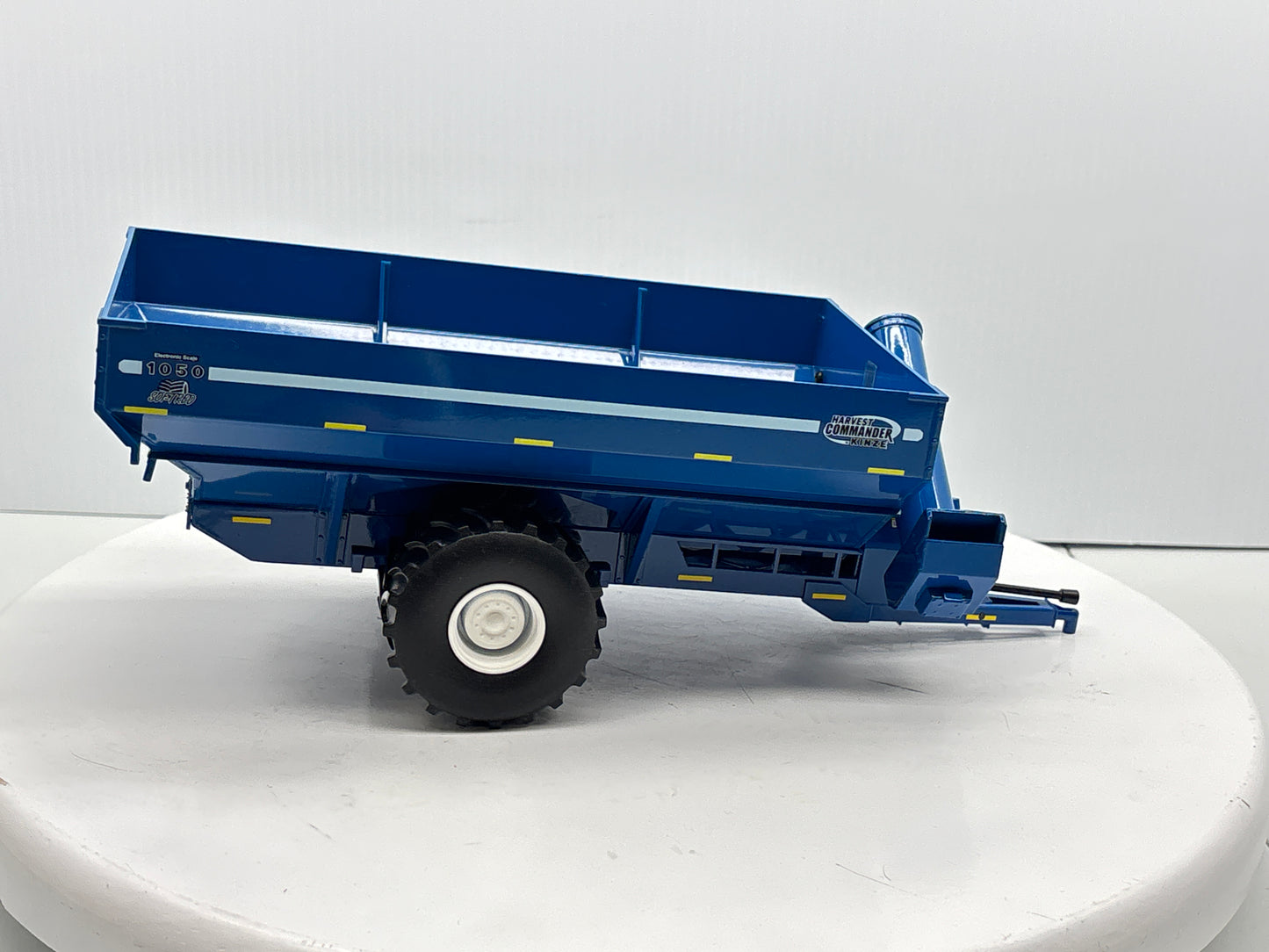 1/32 Kinze 1050 Vintage Grain Cart