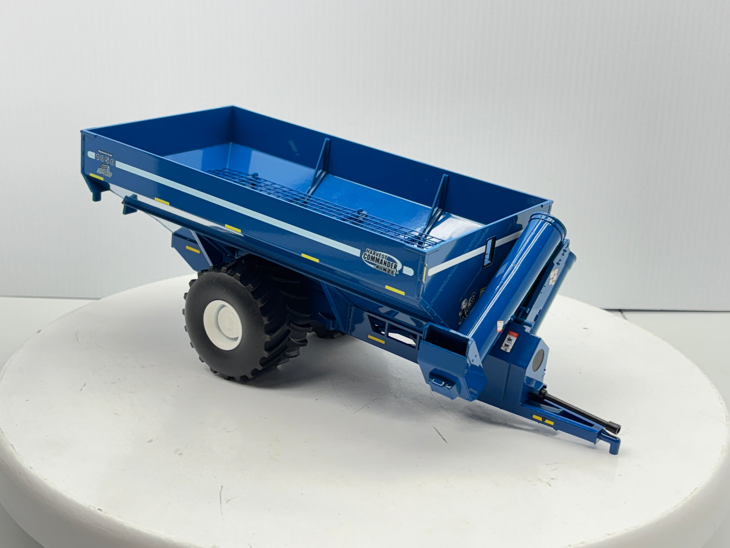 1/32 Kinze 1050 Vintage Grain Cart