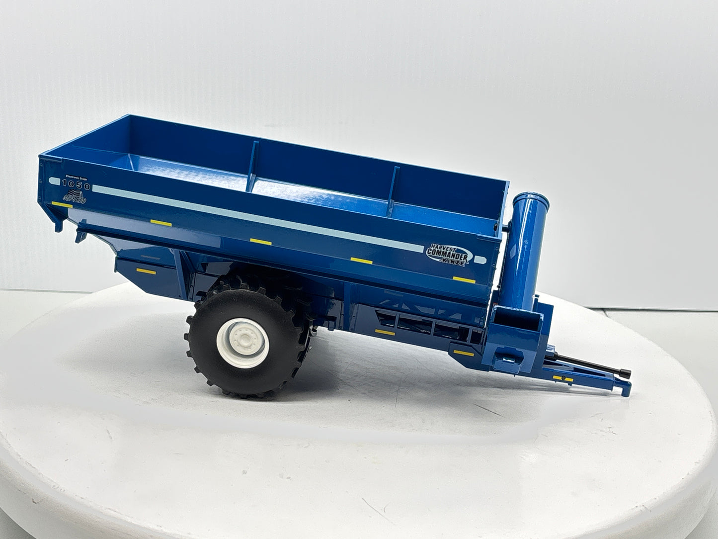 1/32 Kinze 1050 Vintage Grain Cart
