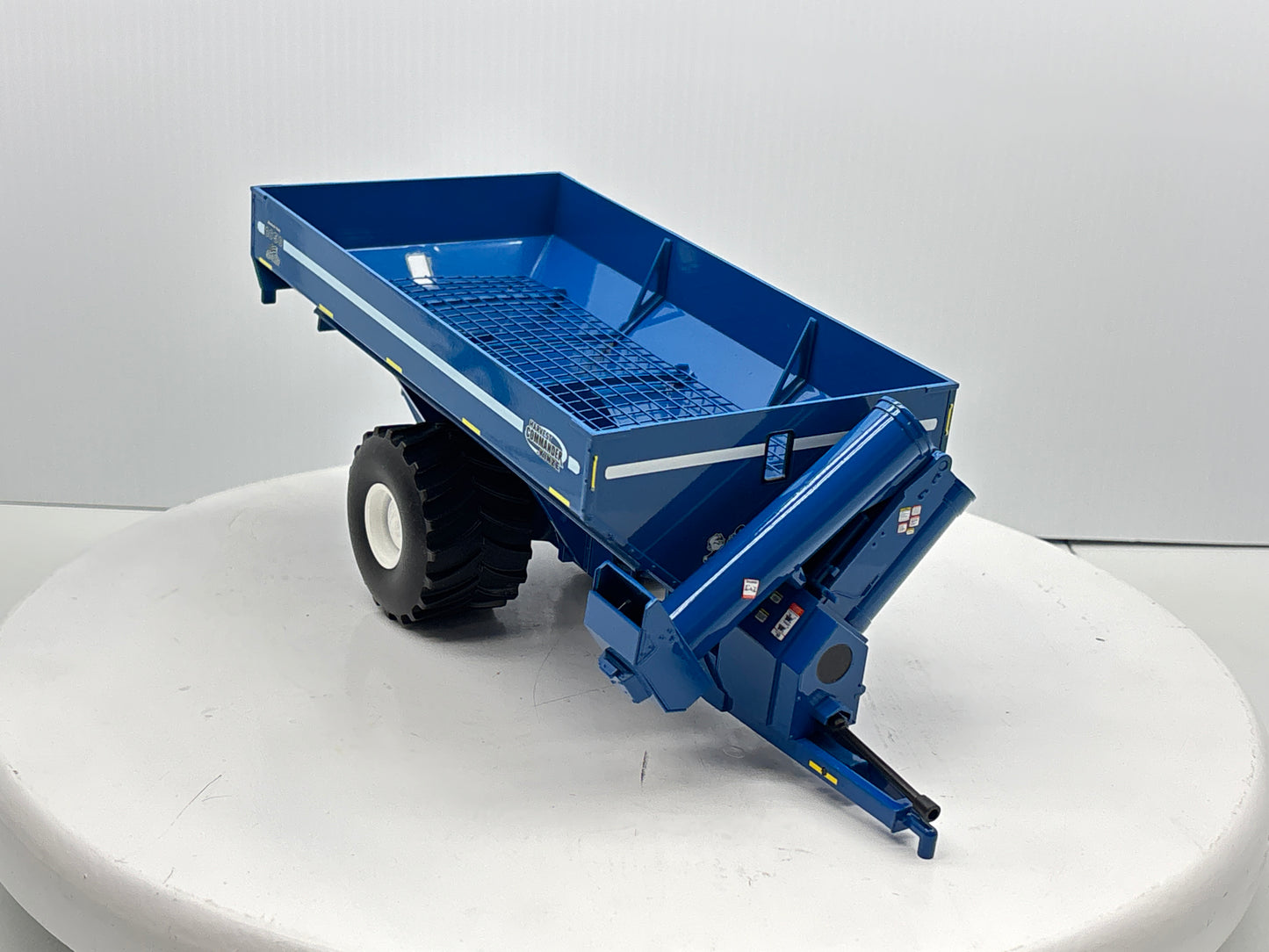 1/32 Kinze 1050 Vintage Grain Cart