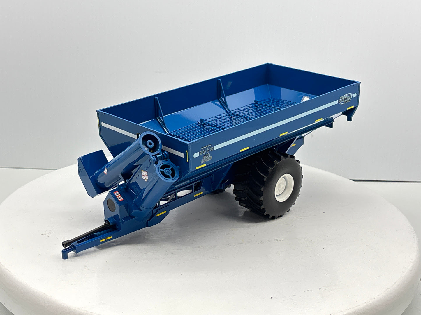 1/32 Kinze 1050 Vintage Grain Cart