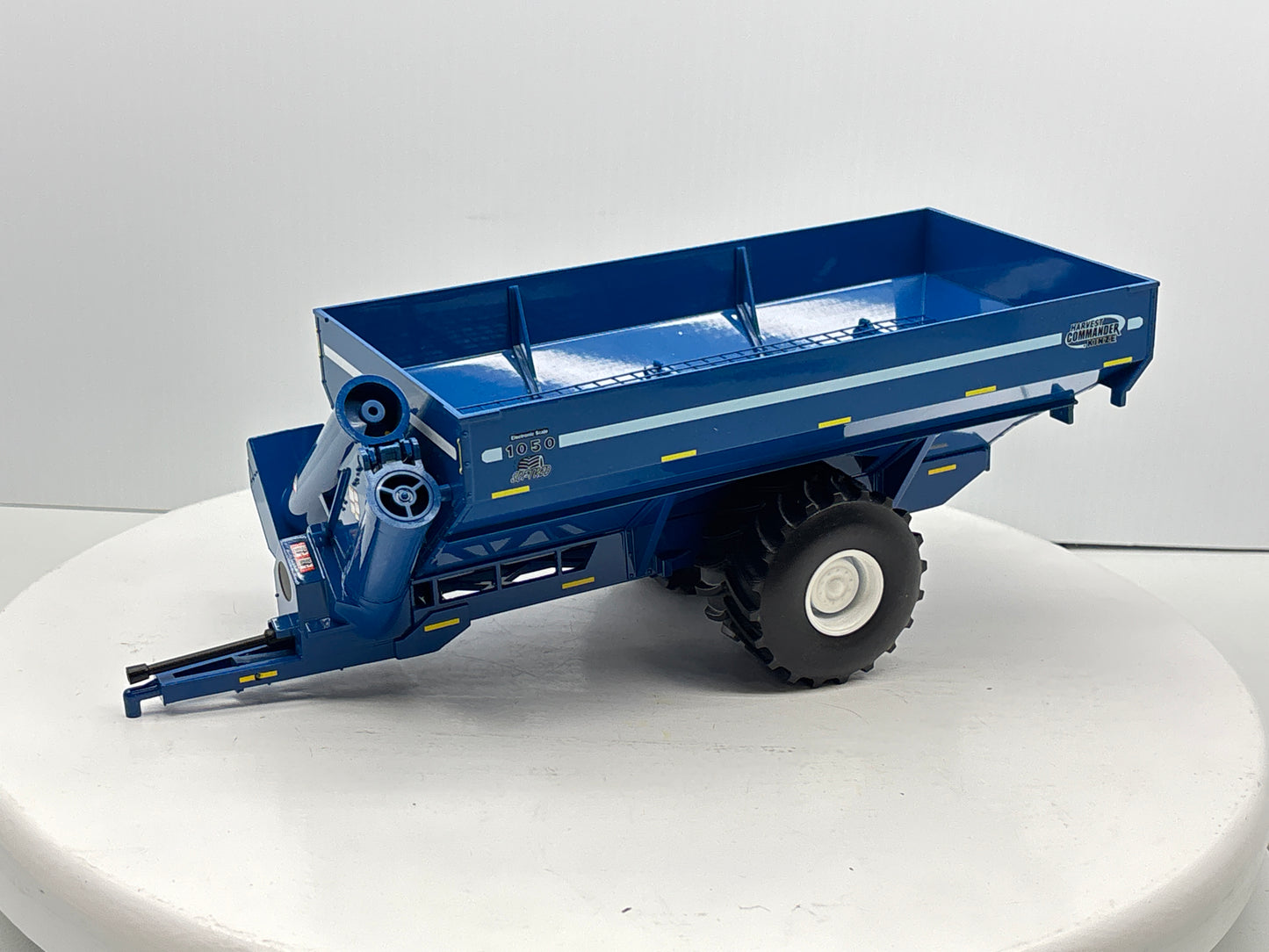 1/32 Kinze 1050 Vintage Grain Cart