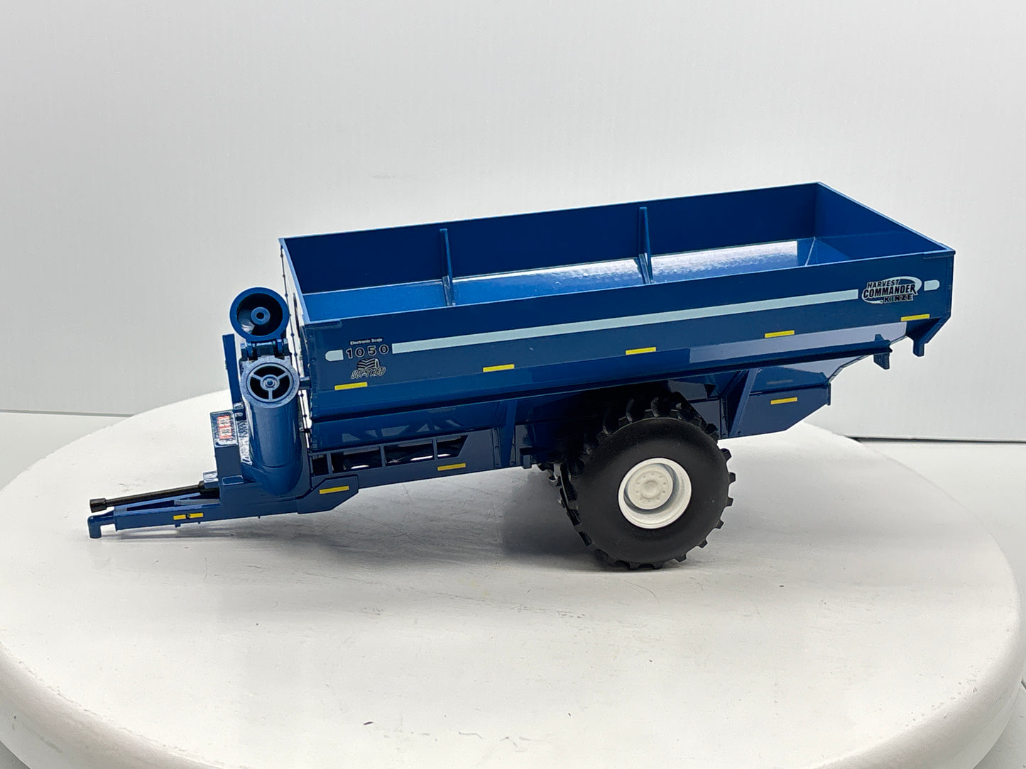1/32 Kinze 1050 Vintage Grain Cart