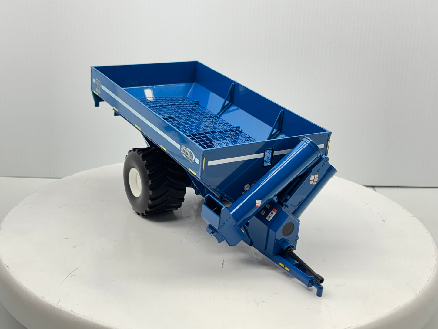 1/32 Kinze 1050 Vintage Grain Cart