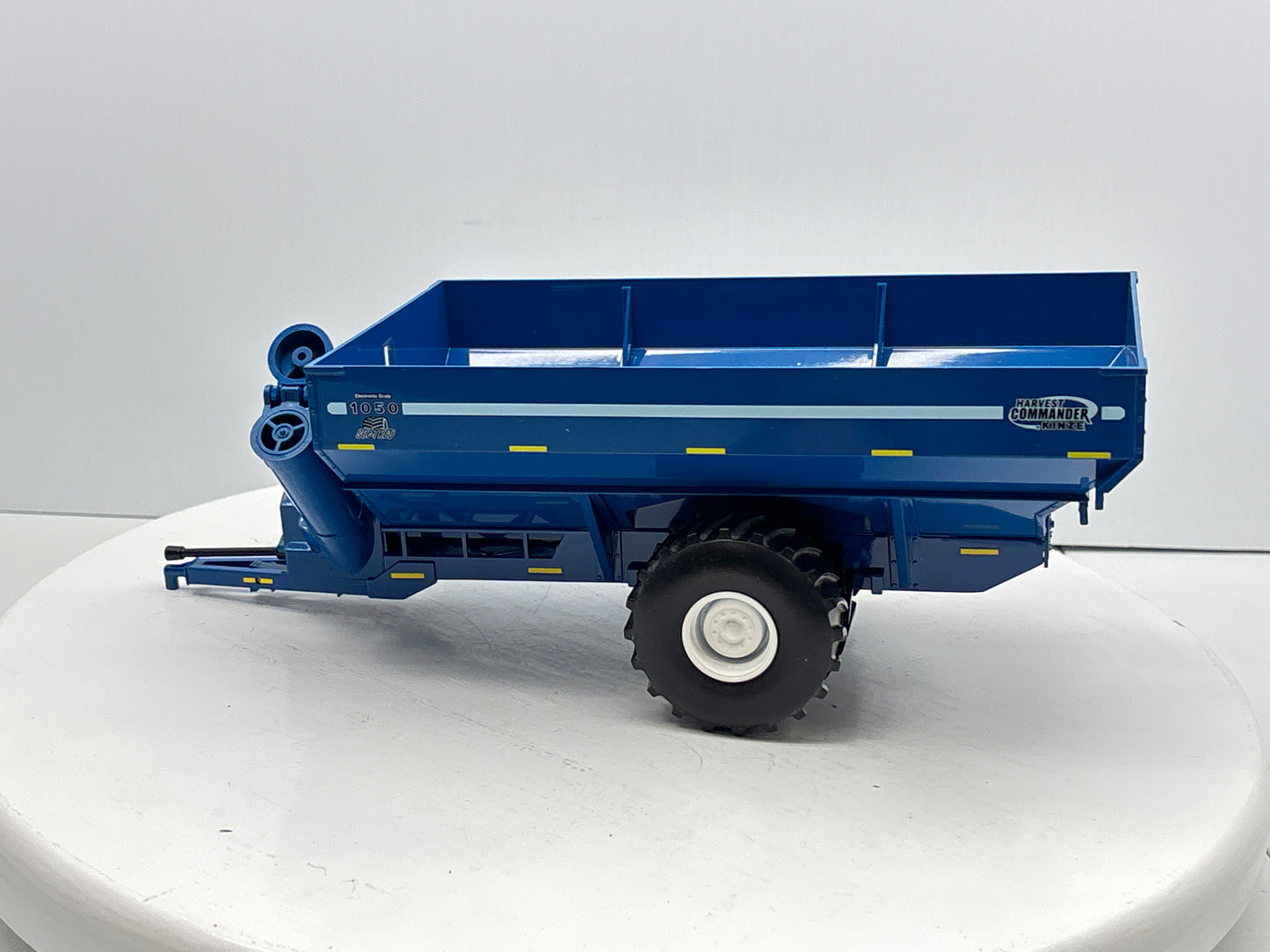 1/32 Kinze 1050 Vintage Grain Cart