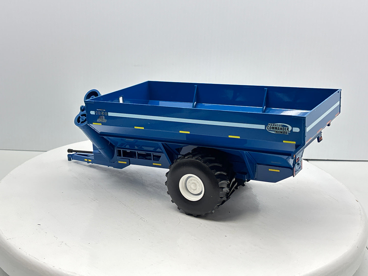 1/32 Kinze 1050 Vintage Grain Cart