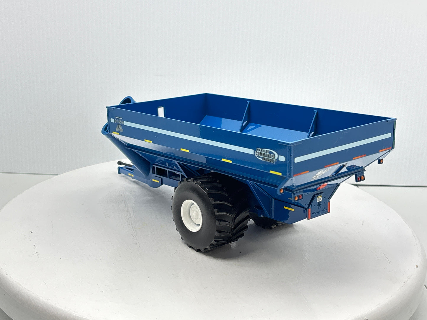 1/32 Kinze 1050 Vintage Grain Cart
