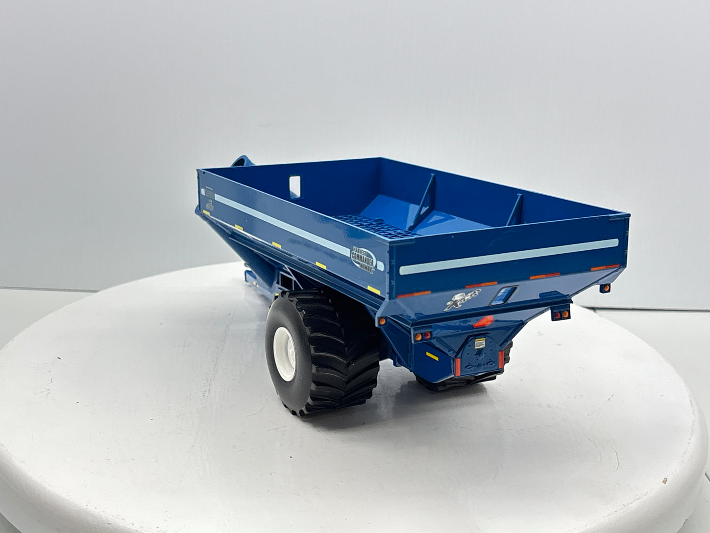 1/32 Kinze 1050 Vintage Grain Cart